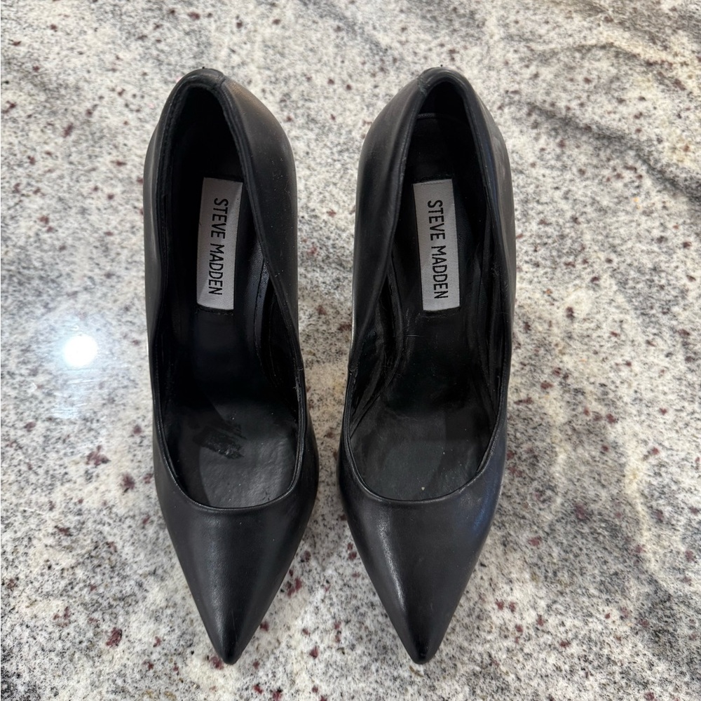 Steve Madden Black Pointed Toe Leather Pumps